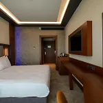 Hotel Tryp By Wyndham Maltepe 3*