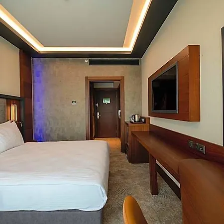 Hotel Tryp By Wyndham Maltepe 3*