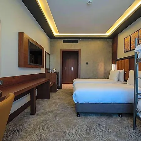 Hotel Tryp By Wyndham Maltepe 3*